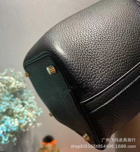 designer original herms pure manual hand sewn wax thread kraft vegetable basket bucket bag 1822tc calf leather handbag
designer original herms pure manual hand sewn wax thread kraft vegetable basket bucket bag 1822tc calf leather handbag