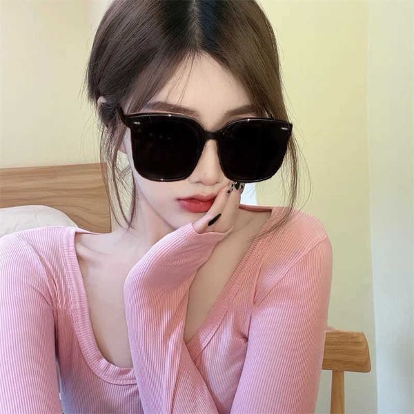 2023 new g family's same type of beige nail sunglasses for women korean version fashion network red street p big frame, White;black
2023 new g family's same type of beige nail sunglasses for women korean version fashion network red street p big frame, White;black