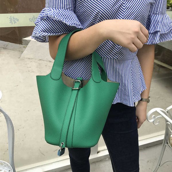 h bag designer original vegetable basket women's bag 2023 new korean color matching lychee grain imitation leather bucket
h bag designer original vegetable basket women's bag 2023 new korean color matching lychee grain imitation leather bucket