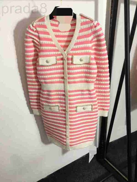 runway dresses designer 2 2023 spring summer brand same style dress flora print long sleeve v neck black empire fashion womens clothes meiyi 
runway dresses designer 2 2023 spring summer brand same style dress flora print long sleeve v neck black empire fashion womens clothes meiyi