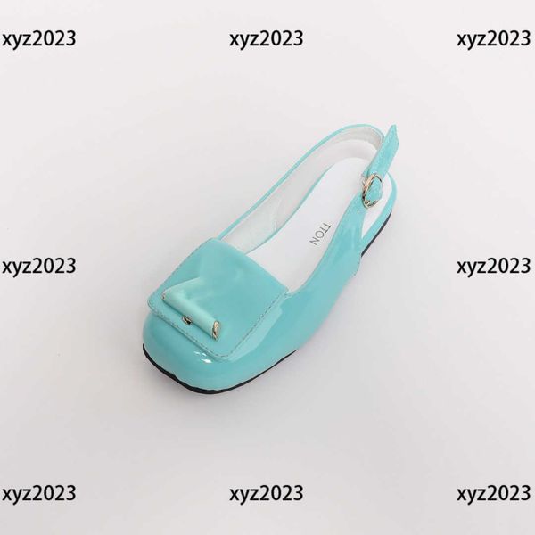 2023 girl flat shoes child sneakers kids athletic shoe patent leather letter design box packaging well made size 26-35, Black;grey
2023 girl flat shoes child sneakers kids athletic shoe patent leather letter design box packaging well made size 26-35, Black;grey