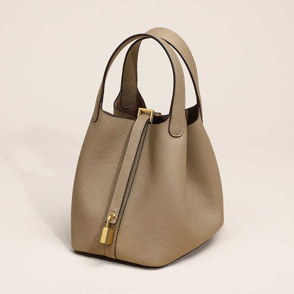 h bag designer original simple and popular food basket bucket bag 2023 new women's high-grade texture niche light luxury hand
h bag designer original simple and popular food basket bucket bag 2023 new women's high-grade texture niche light luxury hand