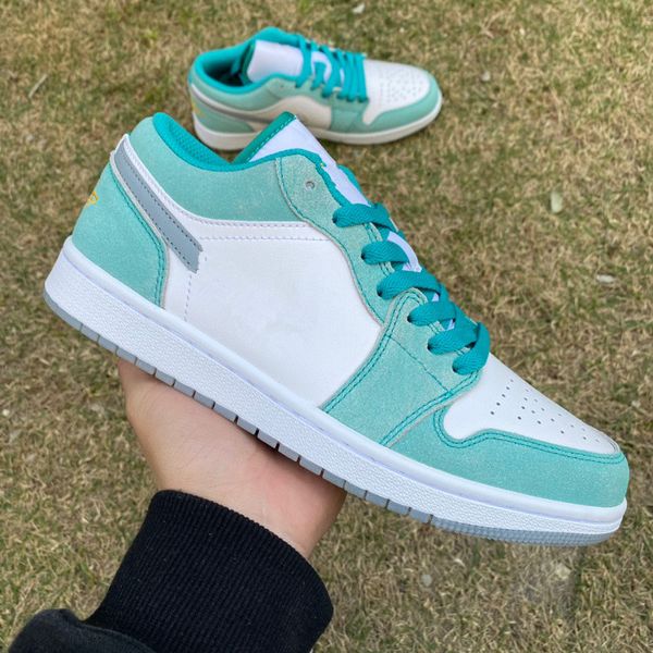 2023 basketball shoes woman jumpman 1 low new emerald white-light steel grey designer shoes sports sneakers original quality ship with box s
2023 basketball shoes woman jumpman 1 low new emerald white-light steel grey designer shoes sports sneakers original quality ship with box s