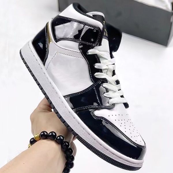 womans jumpmans mid 1 1s running shoes on clouds scorpion fly knit 2022 designer girls boots trainers sports training sneakers 2023 women wo, Black
womans jumpmans mid 1 1s running shoes on clouds scorpion fly knit 2022 designer girls boots trainers sports training sneakers 2023 women wo, Black