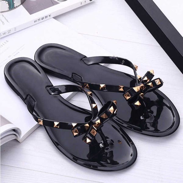 new fashion designer women slippers rivet technology summer beach sandals jelly crystal shoes without logo, Black
new fashion designer women slippers rivet technology summer beach sandals jelly crystal shoes without logo, Black