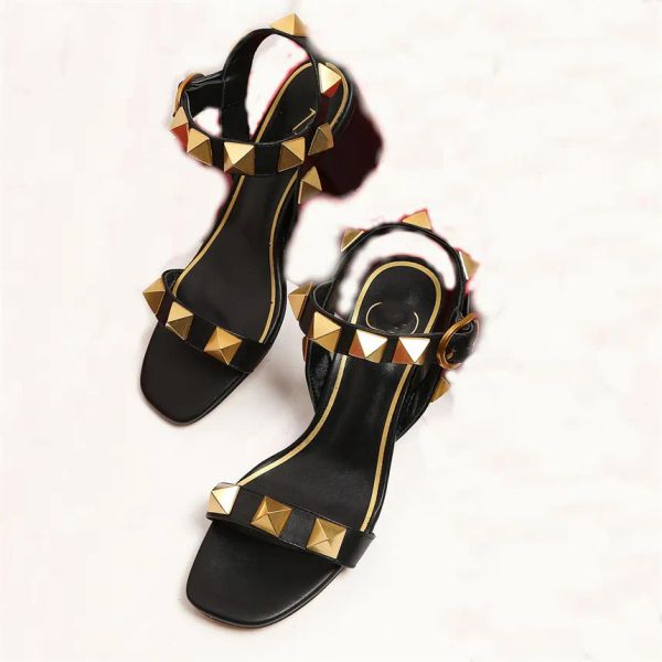2022 women's sandals lightweight waterproof platform leather high heels designer letter metal women's shoes party l appointment 35, Black
2022 women's sandals lightweight waterproof platform leather high heels designer letter metal women's shoes party l appointment 35, Black