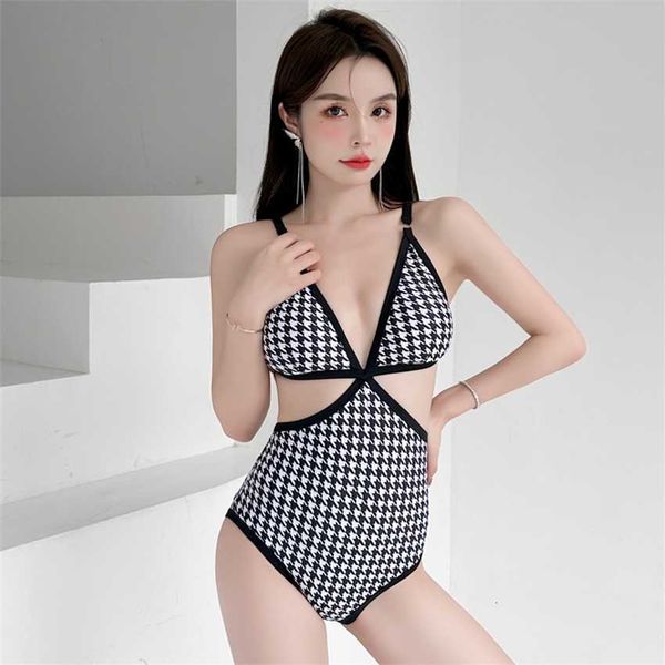 south korea's new style swimsuit deep v covered belly beautiful back slim chest fashionable thousand bird check one-piece, White;black
south korea's new style swimsuit deep v covered belly beautiful back slim chest fashionable thousand bird check one-piece, White;black