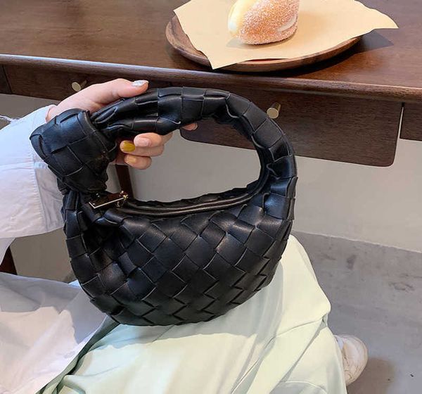 shoulder bags brand woven handbag leather cloud bag for women luxury shoulder bags designer clutch purses knitting hand bag
shoulder bags brand woven handbag leather cloud bag for women luxury shoulder bags designer clutch purses knitting hand bag