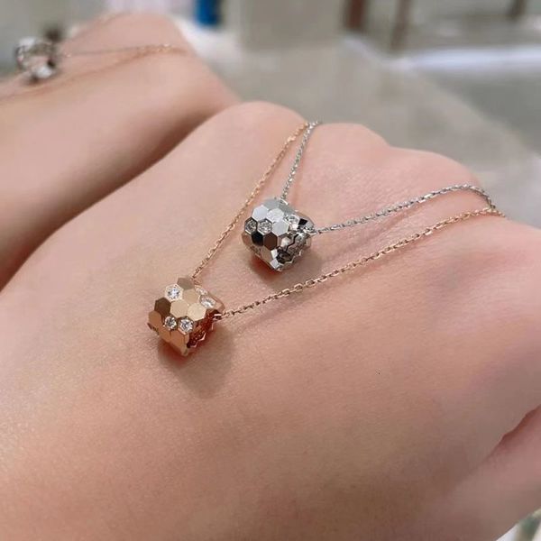 pendant necklaces bee my love paris fashion luxury love nest honeycomb necklace woman electroplating rose gold rotating 230307, Silver
pendant necklaces bee my love paris fashion luxury love nest honeycomb necklace woman electroplating rose gold rotating 230307, Silver