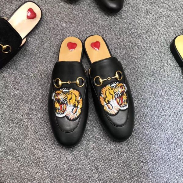 summer men's beach slippers classic designer flat-bottomed herringbone leather women's slippers suede letter women's shoes co, Black
summer men's beach slippers classic designer flat-bottomed herringbone leather women's slippers suede letter women's shoes co, Black