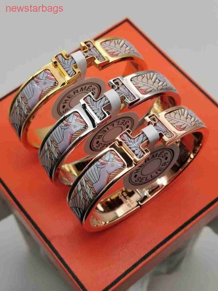 designer herms bracelet for sale h letter buckle pig nose enamel classic bracelet sanded black samurai pattern couple valentine's day g, Golden;silver
designer herms bracelet for sale h letter buckle pig nose enamel classic bracelet sanded black samurai pattern couple valentine's day g, Golden;silver