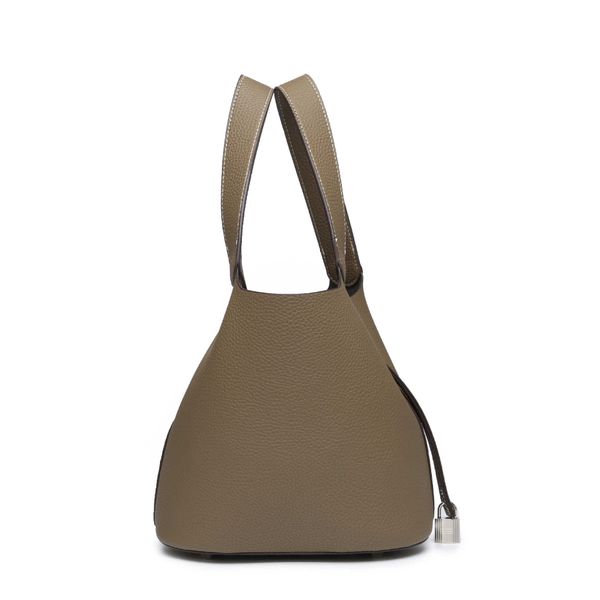 designer original herms silver buckle litchi pattern vegetable basket bag classic fashion versatile bucket large capacity tote mother straig
designer original herms silver buckle litchi pattern vegetable basket bag classic fashion versatile bucket large capacity tote mother straig