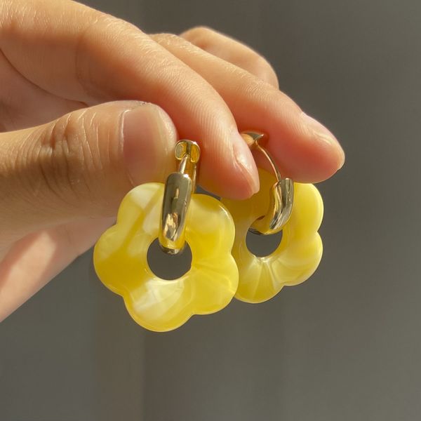 flower shaped resin bead charm statement chunky gold hoop earrings dainty minimal jewelry for colorful women girls, Golden
flower shaped resin bead charm statement chunky gold hoop earrings dainty minimal jewelry for colorful women girls, Golden