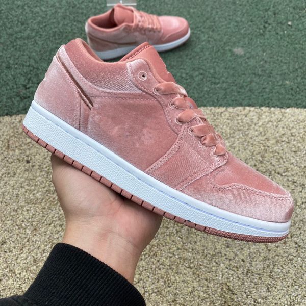 2023 basketball shoes woman jumpman 1 low pink velvet designer shoes sports sneakers original quality ship with box size eu36-40
2023 basketball shoes woman jumpman 1 low pink velvet designer shoes sports sneakers original quality ship with box size eu36-40