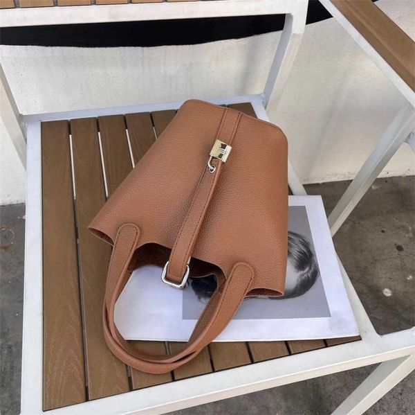 h bag designer original autumn new online red vegetable basket handbag litchi pattern fashion portable small bucket live broadcast
h bag designer original autumn new online red vegetable basket handbag litchi pattern fashion portable small bucket live broadcast