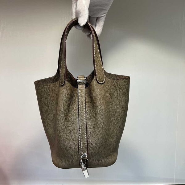 designer original herms classic 2023 spring summer handbag women's head layer cowhide bucket fashion quality vegetable basket
designer original herms classic 2023 spring summer handbag women's head layer cowhide bucket fashion quality vegetable basket