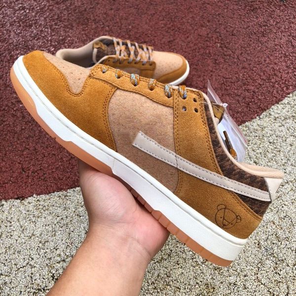 designe shoes sb dunks low sample revealed teddy bear motif outdoor sneaker with box
designe shoes sb dunks low sample revealed teddy bear motif outdoor sneaker with box
