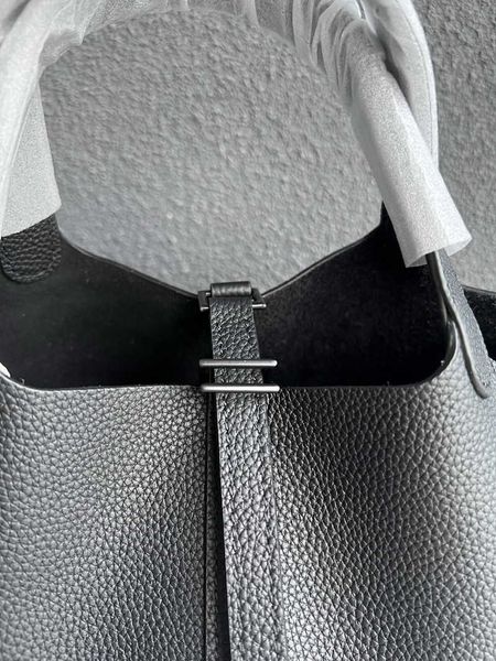 designer original herms 2023h togo first layer cowhide basket women's bag leather bucket pure black hardware lock hand
designer original herms 2023h togo first layer cowhide basket women's bag leather bucket pure black hardware lock hand