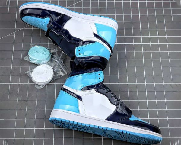jumpman 1 high og 1s unc basketball shoes trainers sneakers black paint leather outdoor leisure sports with box 2023
jumpman 1 high og 1s unc basketball shoes trainers sneakers black paint leather outdoor leisure sports with box 2023
