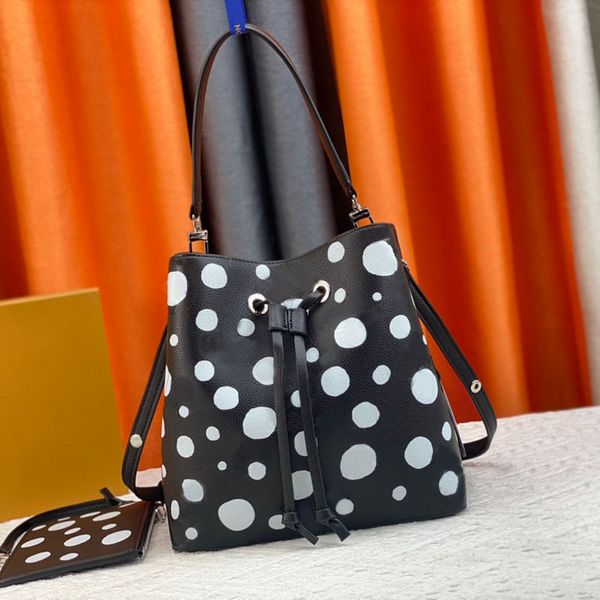 neoneo bucket bag m21753 women handbags3d painted dots print totes designer crossbody bags shoulder bags purse genuine leather large capacit
neoneo bucket bag m21753 women handbags3d painted dots print totes designer crossbody bags shoulder bags purse genuine leather large capacit
