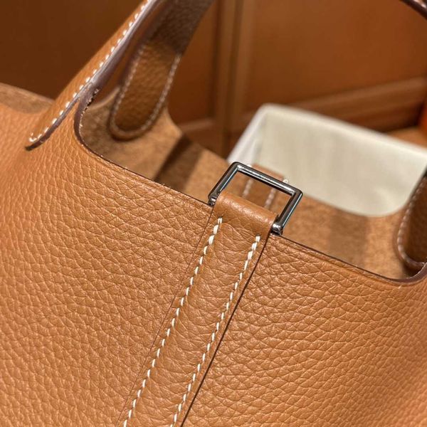 designer original herms full manual wax thread sewing original tc leather vegetable basket 18cm gold brown silver buckle large capacity hand
designer original herms full manual wax thread sewing original tc leather vegetable basket 18cm gold brown silver buckle large capacity hand