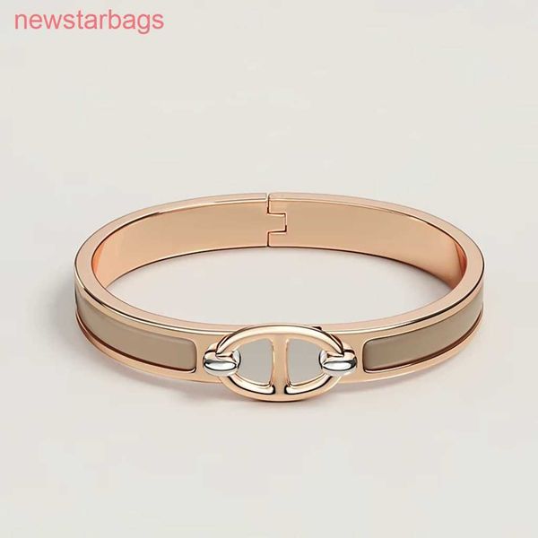 designer herms bracelet for sale h pig nose light and luxury enamel letter feminine charm shell fashion buckle valentine's day gift, Golden;silver
designer herms bracelet for sale h pig nose light and luxury enamel letter feminine charm shell fashion buckle valentine's day gift, Golden;silver
