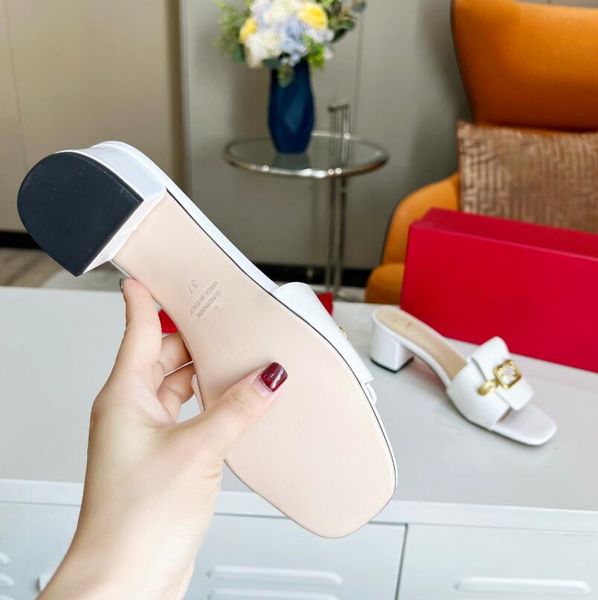 5.5cm heels designer slides women slippers bag bloom flowers printing leather web black shoes fashion luxury summer sandals beach sneakers s
5.5cm heels designer slides women slippers bag bloom flowers printing leather web black shoes fashion luxury summer sandals beach sneakers s