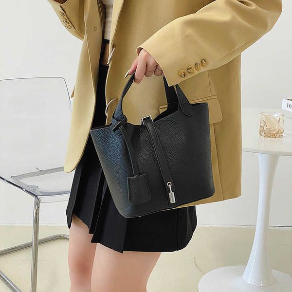 h bag designer original vegetable basket cow leather bag 2023 summer new female hand carrying child and mother korean ins bucket large capac
h bag designer original vegetable basket cow leather bag 2023 summer new female hand carrying child and mother korean ins bucket large capac