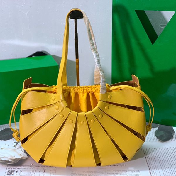 7a designer shell bags luxury crossbody women the shell bag calfskin nylon drawstring bags rivet trim fashion handbag leather cord closure v
7a designer shell bags luxury crossbody women the shell bag calfskin nylon drawstring bags rivet trim fashion handbag leather cord closure v