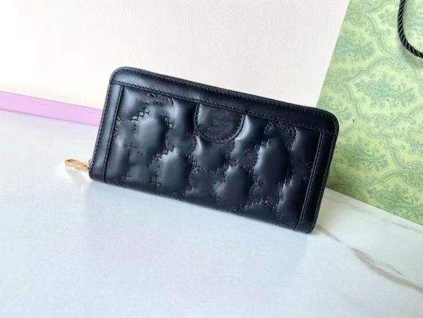 interlocking letter-length matelass full-zip wallet women's cowhide embroidery pattern, Red;black
interlocking letter-length matelass full-zip wallet women's cowhide embroidery pattern, Red;black
