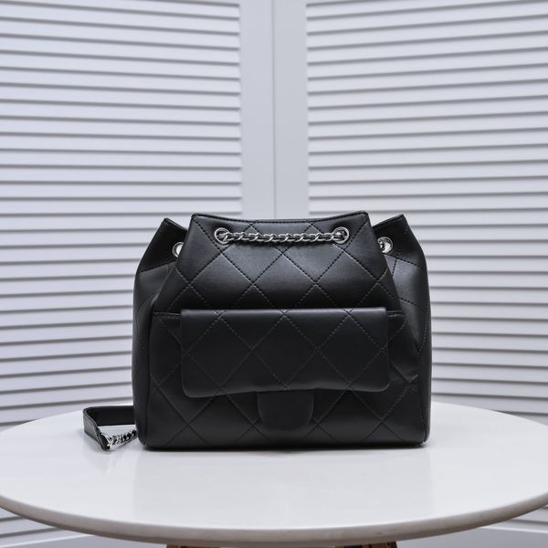 chic drawstring tote: chain logo, cowhide leather, spacious, single shoulder - ideal for women
chic drawstring tote: chain logo, cowhide leather, spacious, single shoulder - ideal for women