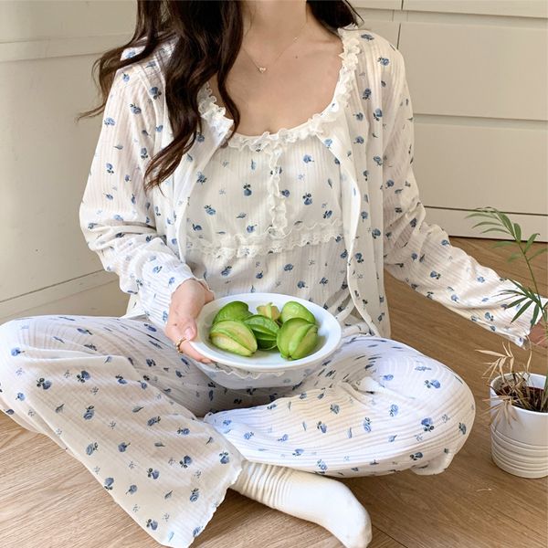 women's sleepwear 3 piece autumn winter warm women pajamas set floral print robe long female cotton sleepwear suit women with chest pad, Black;red
women's sleepwear 3 piece autumn winter warm women pajamas set floral print robe long female cotton sleepwear suit women with chest pad, Black;red