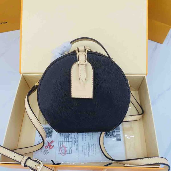 designer brand luxury design round shoulder crossbody bag fashion rounded bags classic letter printing leather handbag women's messenge
designer brand luxury design round shoulder crossbody bag fashion rounded bags classic letter printing leather handbag women's messenge
