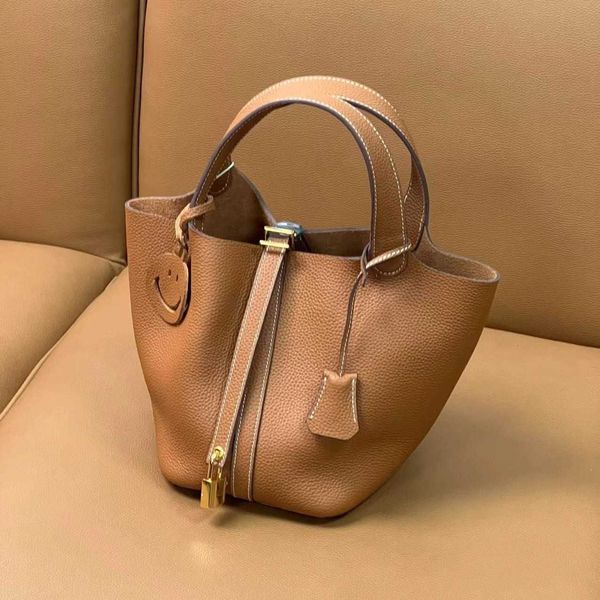 designer original herms togo cowhide bucket bag 2023 new fashion genuine leather vegetable basket women's small one shoulder crossbody
designer original herms togo cowhide bucket bag 2023 new fashion genuine leather vegetable basket women's small one shoulder crossbody