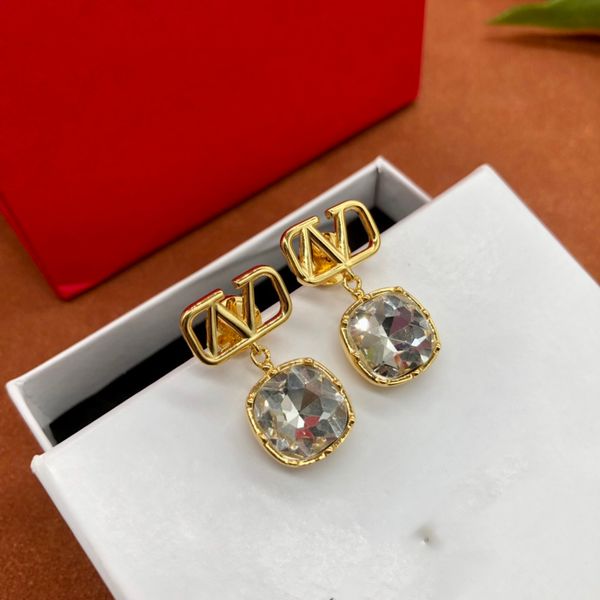 letter v earring logo stud earing women fashion hoop designer jewelry metal valentinoity earring luxury woman vlogo awvfxcv, Golden;silver
letter v earring logo stud earing women fashion hoop designer jewelry metal valentinoity earring luxury woman vlogo awvfxcv, Golden;silver