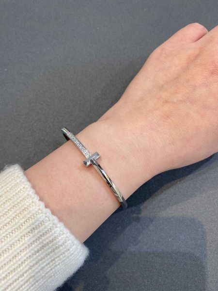 18k rose gold t1 bracelet women's platinum set diamond thick and fine tiffay single hand jewelry ins high fashion versatile, Black
18k rose gold t1 bracelet women's platinum set diamond thick and fine tiffay single hand jewelry ins high fashion versatile, Black