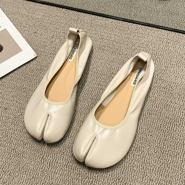 dress shoes clip toe tabi ninja shoes solid soft bottom riband flats elastic band comfy loafers woman branddesign footwear casual mules 2022, Black
dress shoes clip toe tabi ninja shoes solid soft bottom riband flats elastic band comfy loafers woman branddesign footwear casual mules 2022, Black