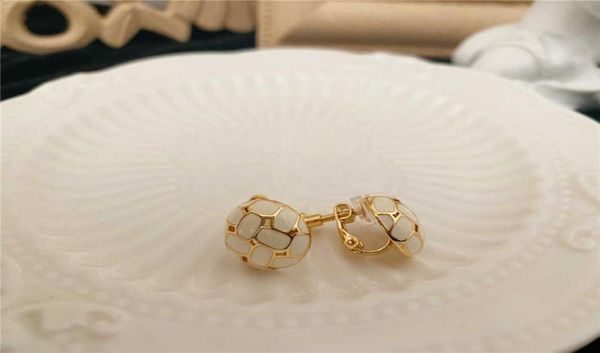 vintage stick oil dripping hollow out brass goldplated color preserving silver needle ear screw ear clip7252668, Golden
vintage stick oil dripping hollow out brass goldplated color preserving silver needle ear screw ear clip7252668, Golden