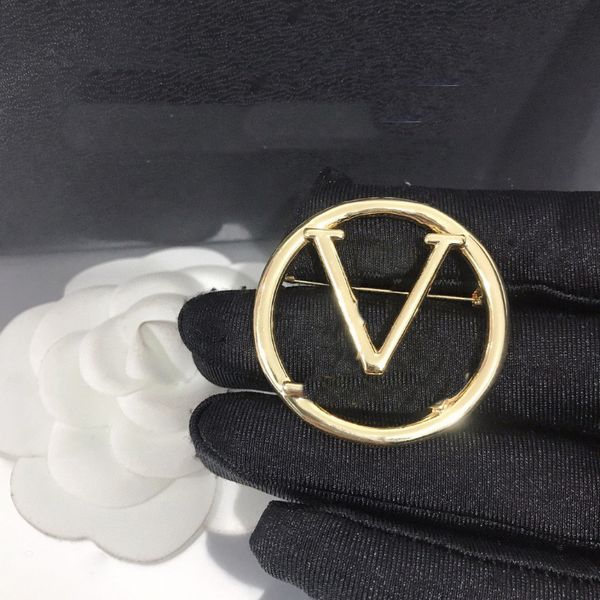romantic girl love brooch gold brooches designer brand letter brooch classic design celtic jewelry wedding party pins family couple, Gray
romantic girl love brooch gold brooches designer brand letter brooch classic design celtic jewelry wedding party pins family couple, Gray