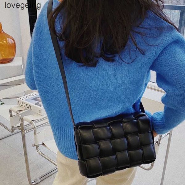 venetas bag 2023 designer bags bottegas cassettes triangle handbags pillow splice sponge baby flap fashion sweet
venetas bag 2023 designer bags bottegas cassettes triangle handbags pillow splice sponge baby flap fashion sweet