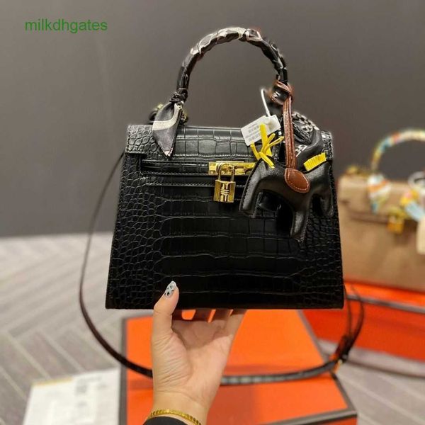h kelys designer bags crocodile carrie bag women's 25-inch leather carrying 2023 new advanced single-shoulder messenger
h kelys designer bags crocodile carrie bag women's 25-inch leather carrying 2023 new advanced single-shoulder messenger