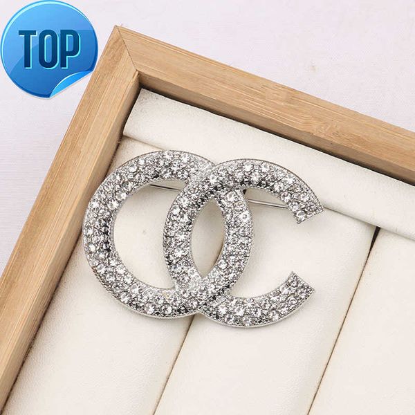 luxury women designer brand letter brooches 18k gold plated inlay vintage rhinestone jewelry brooch pearl pin men marry wedding party, Gray
luxury women designer brand letter brooches 18k gold plated inlay vintage rhinestone jewelry brooch pearl pin men marry wedding party, Gray