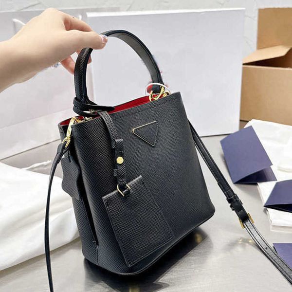 pra shoulder bags designer bucket totes detachable shoulder strap handbag triangle sign crossbody brand hobo purse 221019
pra shoulder bags designer bucket totes detachable shoulder strap handbag triangle sign crossbody brand hobo purse 221019