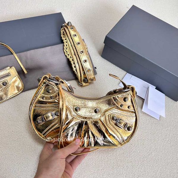 b family biker bag three in one pleated crescent bag crossbody single shoulder oil wax leather bag armpit women's bag
b family biker bag three in one pleated crescent bag crossbody single shoulder oil wax leather bag armpit women's bag