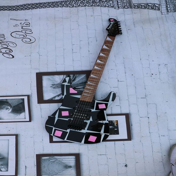 high-end pickups with black powder box, shell inlaid rosewood fingerboard six-string electric guitar, black accessory guitar
high-end pickups with black powder box, shell inlaid rosewood fingerboard six-string electric guitar, black accessory guitar