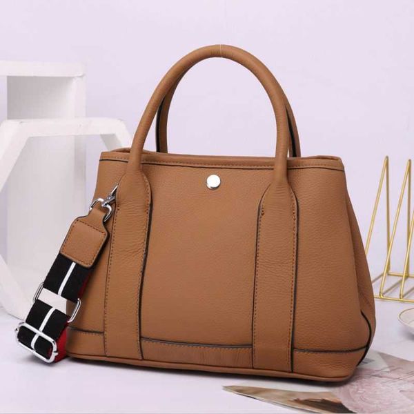 h gardenparty luxurys handbags new cow leather texture women s single shoulder messenger simple garden portable shopping capacity bucket
h gardenparty luxurys handbags new cow leather texture women s single shoulder messenger simple garden portable shopping capacity bucket