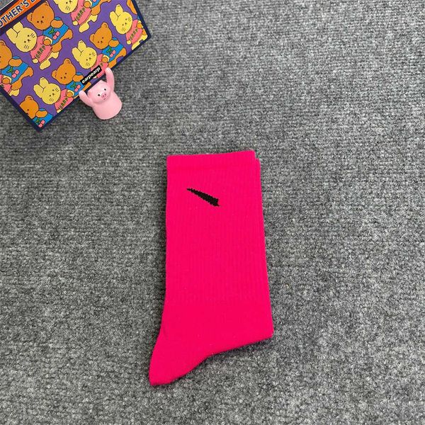 high mens letter socks fashion breathable women quality and men socking cotton wholesale calzino jogging basketball football sports sock 1v6, Black
high mens letter socks fashion breathable women quality and men socking cotton wholesale calzino jogging basketball football sports sock 1v6, Black