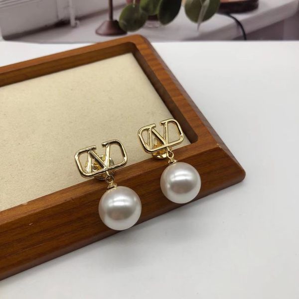 letter v earring logo stud earing women fashion hoop designer jewelry metal valentinoity earring luxury woman vlogo gdcv, Golden;silver
letter v earring logo stud earing women fashion hoop designer jewelry metal valentinoity earring luxury woman vlogo gdcv, Golden;silver