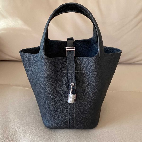 h bag designer original chic vegetable basket black silver buckle leather tc cowhide premium fashion versatile handheld bucket bag female
h bag designer original chic vegetable basket black silver buckle leather tc cowhide premium fashion versatile handheld bucket bag female