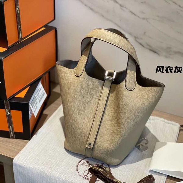 designer original herms bucket bag 2023 new fashion leather women's h home basket portable
designer original herms bucket bag 2023 new fashion leather women's h home basket portable